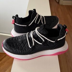 Brand new”Nurture response”shoes for women.Size-9,color-black/white.🖤🤍